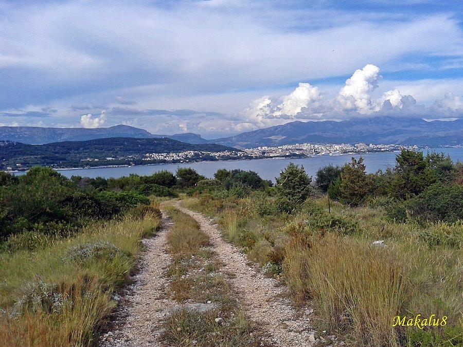 Glava-łatwy początek zjazdu i widok na Split