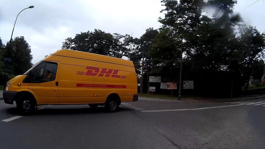 Mam uraz do kurierów... Dzisiaj po raz kolejny wyjeżdża mi taki z podporządkowanej