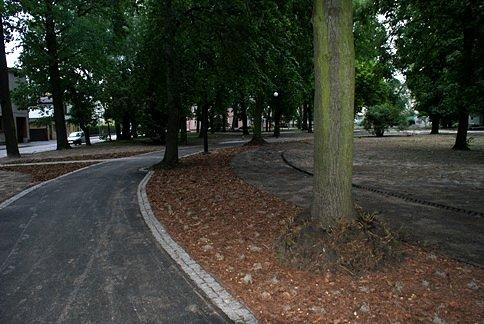 Park Rodego - nowe alejki asfaltowe już wytyczone
