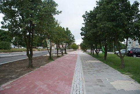 Ul. Oskara Lange - nowa ddr i sąsiedni chodnik