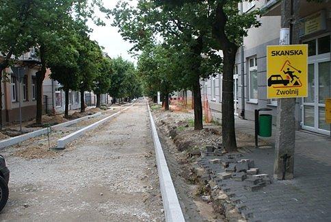 Ul. Krzyżowa - na wysokości kościoła