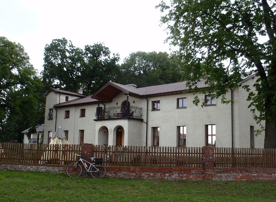 Wyremontowany dworek w Łagiewnikach Wielkich