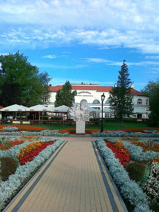 Na końcu deptaka restauracja " Zdrojowa"
