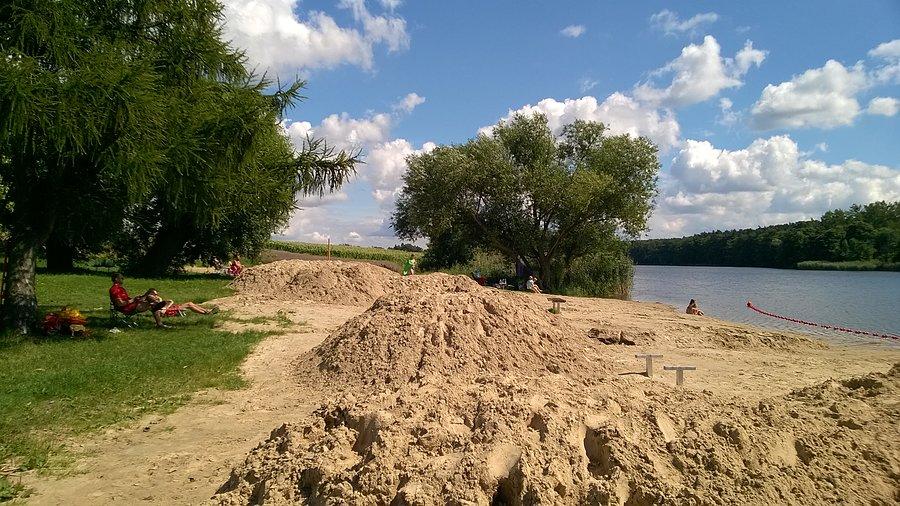 Plaża nad jeziorem Chomęcickim