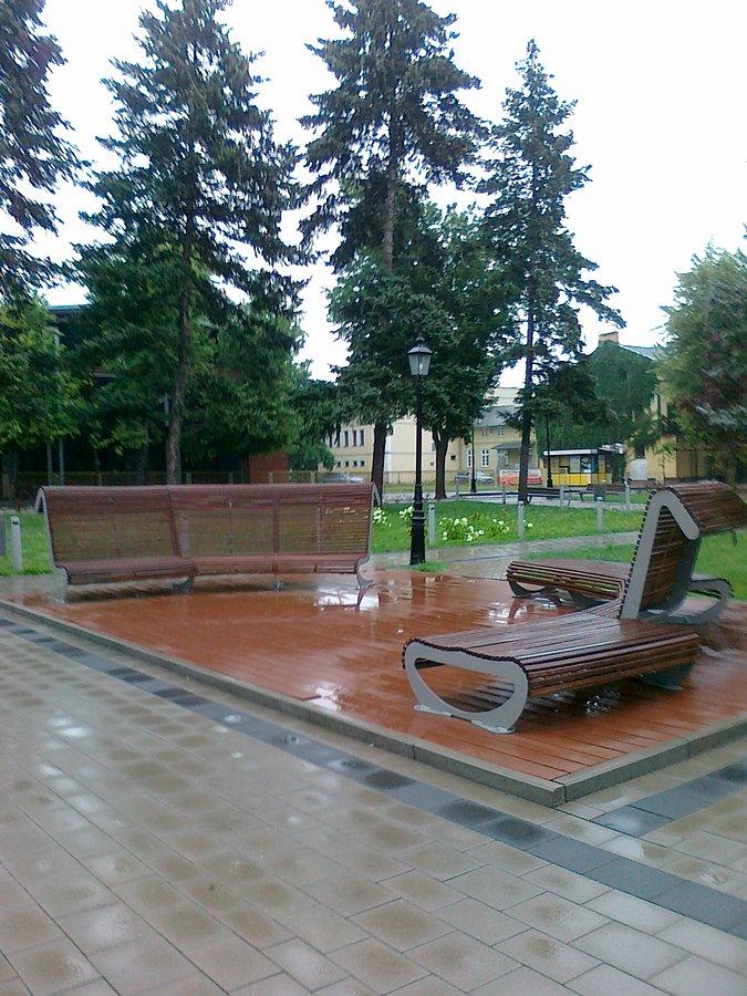 Skwer po przebudowie wyglada dużo ładniej