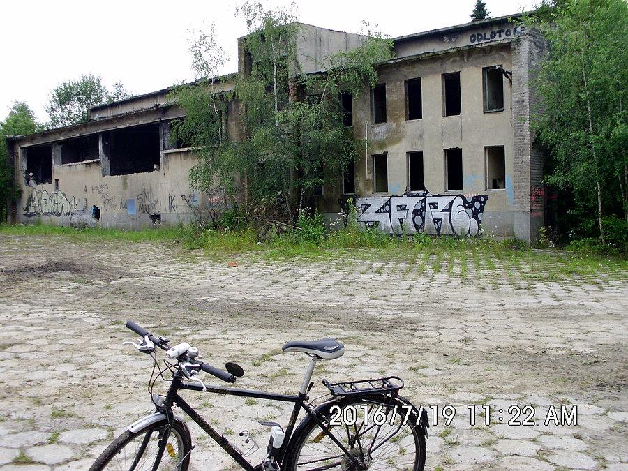 W Parku Śląskim a raczej na jego obrzeżach od strony alei Klonowej natrafiłem na taki obiekt