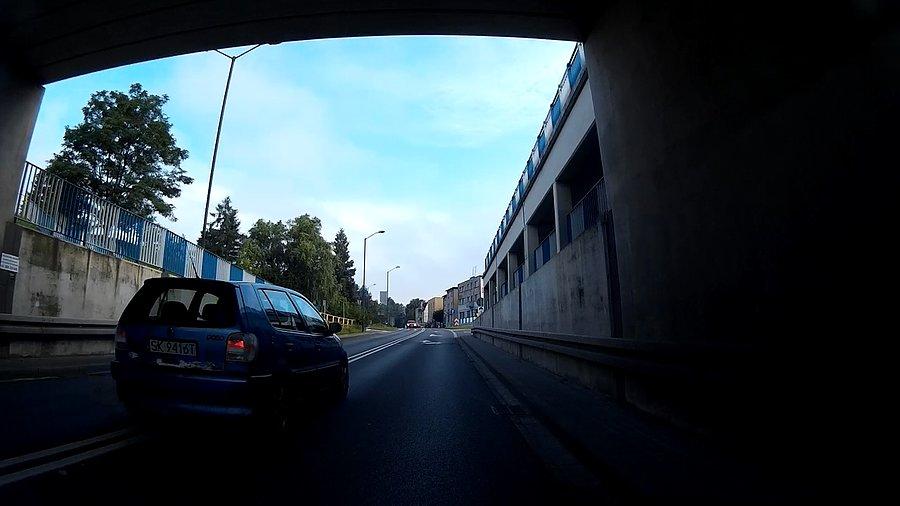 Mistrz wyprzedzania pod wiaduktem... w tunelu, miałem na liczniku prawie 50km/h więc ile on miał?