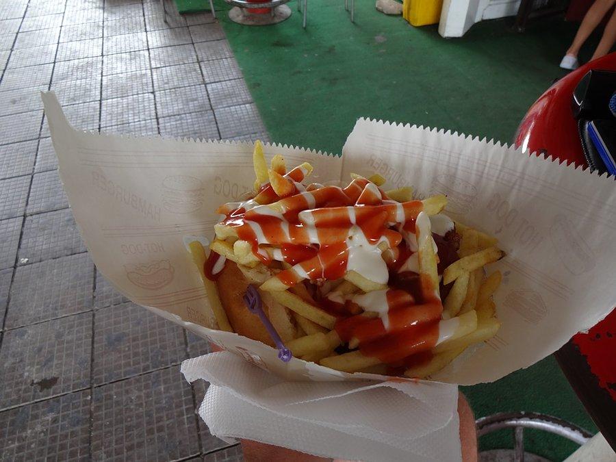 Hamburger z frytkami za 110MKD