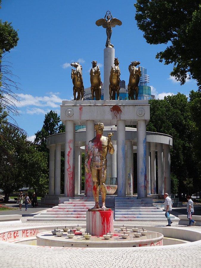 Kolejny pomnik. Bardzo ich dużo w Skopje