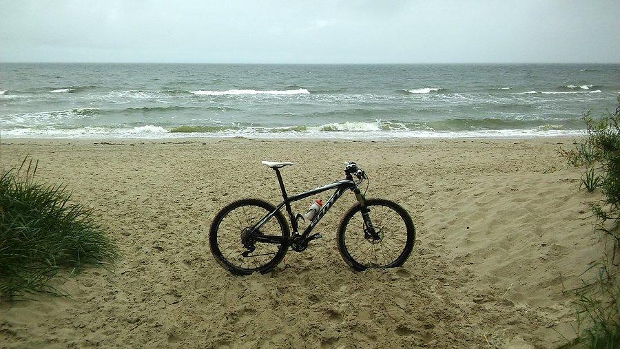 Nad Bałtykiem pogoda nie do plażowania, na rower może być, tylko ten wiatr