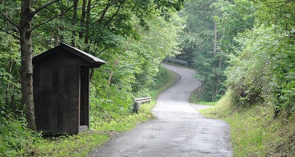 Z Suchej Beskidzkiej ulicą Górską na skrótty do Zawoi