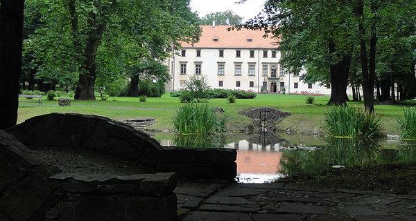 Sucha Beskidzka. Park Zamkowy przy Zamku Suskim
