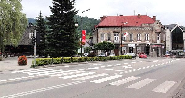 Ulica Piłsudskiego w Suchej Beskidzkiej