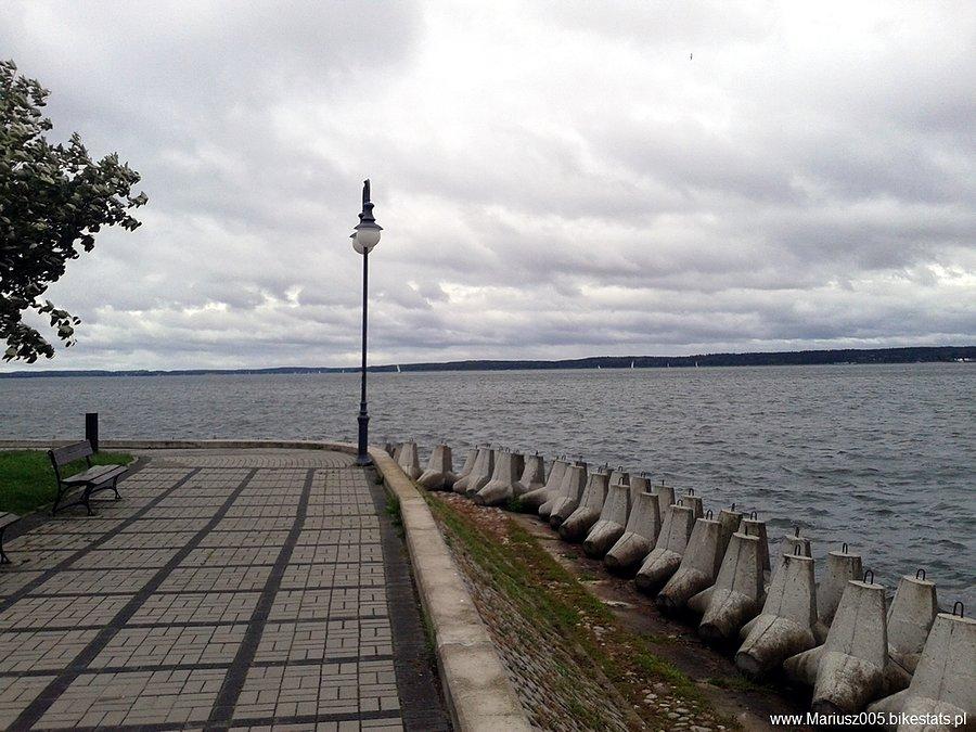 Poranek w Giżycku z widokiem na jezioro Niegocin