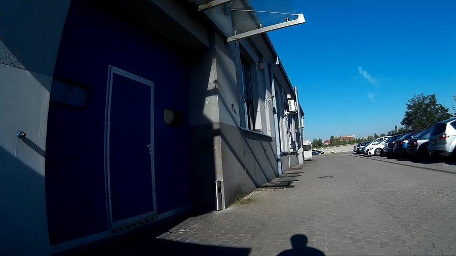 Pod firmą na parkingu