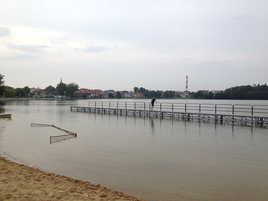 Poranek nad jeziorem Raduń i panorama Wałcza / widok z ośrodka MOSIR (naszej bazy noclegowej)