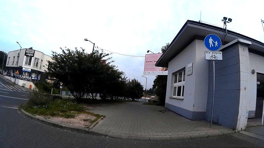 Tego znaku wcześniej nie zauważyłem :)