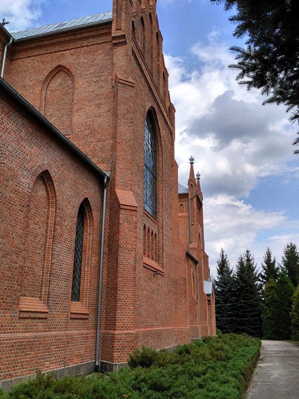 Bęczkowice - Kościół rzymskokatolicki pw. Zesłania Ducha Świętego