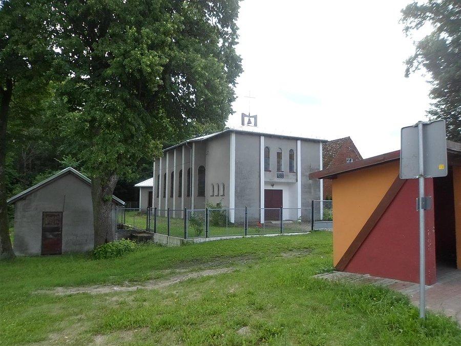 Bardzo brzydki kościół w Będziechowie