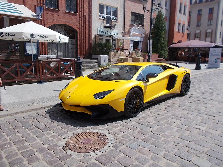 Żółte auto