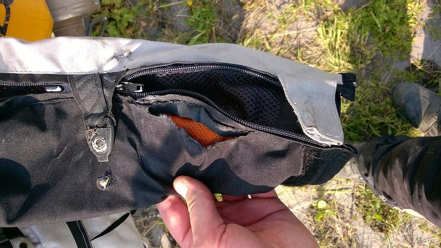 Przetarta kurtka po szlifie