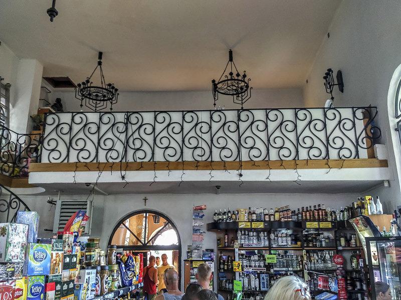 Tylko czemu jest tutaj sklep?