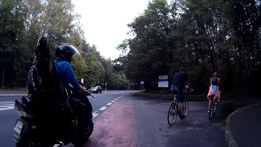 W prawo bez kierunkowskazu, na trzeciego