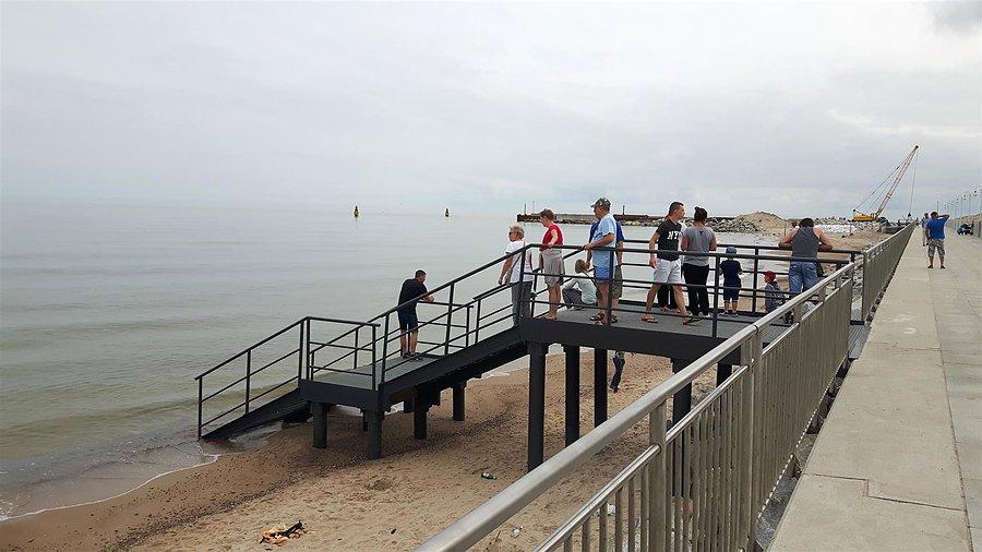 Zejście na plażę - tylko piasku trzeba jeszcze dosypać