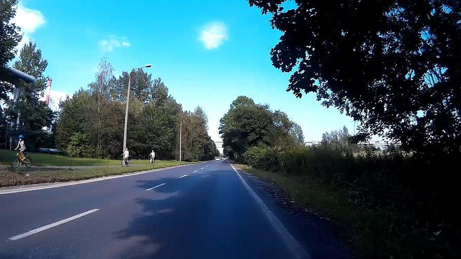 Przyjemnie ciepło, więc i rowerzystów więcej