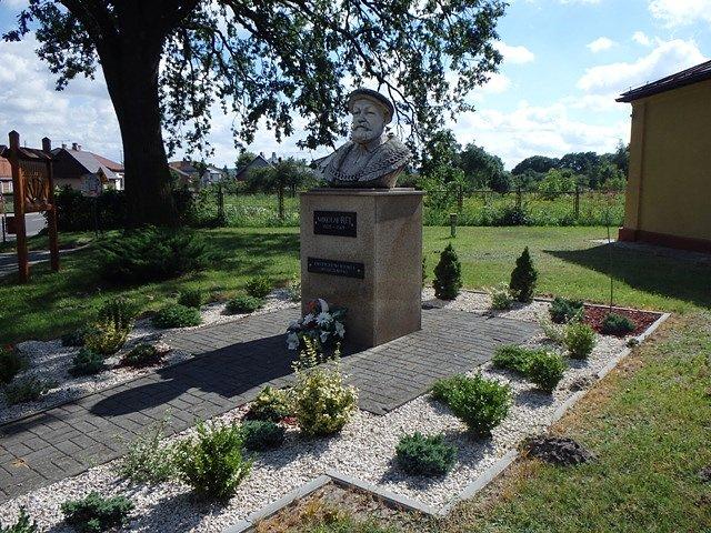 Pomnik Mikołaja Reja w Rejowcu