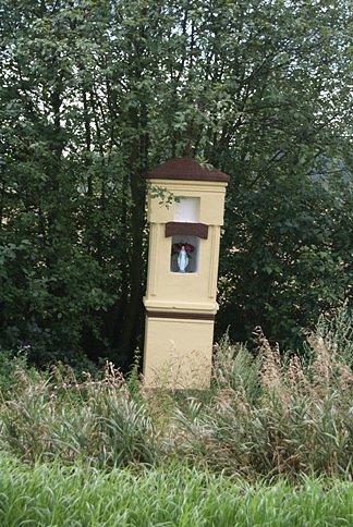 Żółta przy skrzyżowaniu
