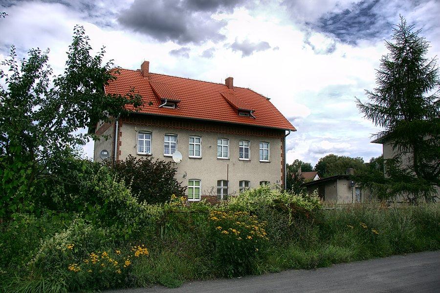Dawny budynek kolejowy z początku XX w