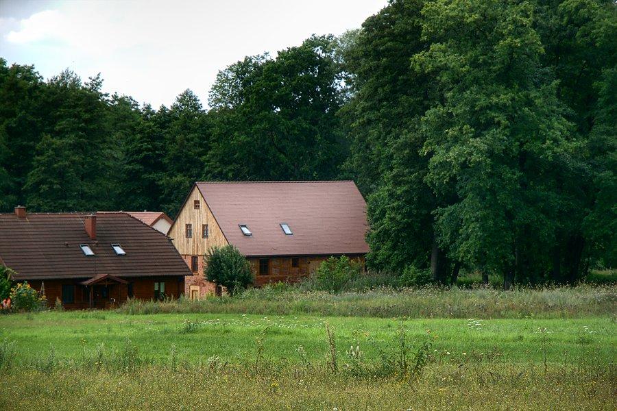Stary młyn wodny w ośrodku misyjnym w Poczerninie