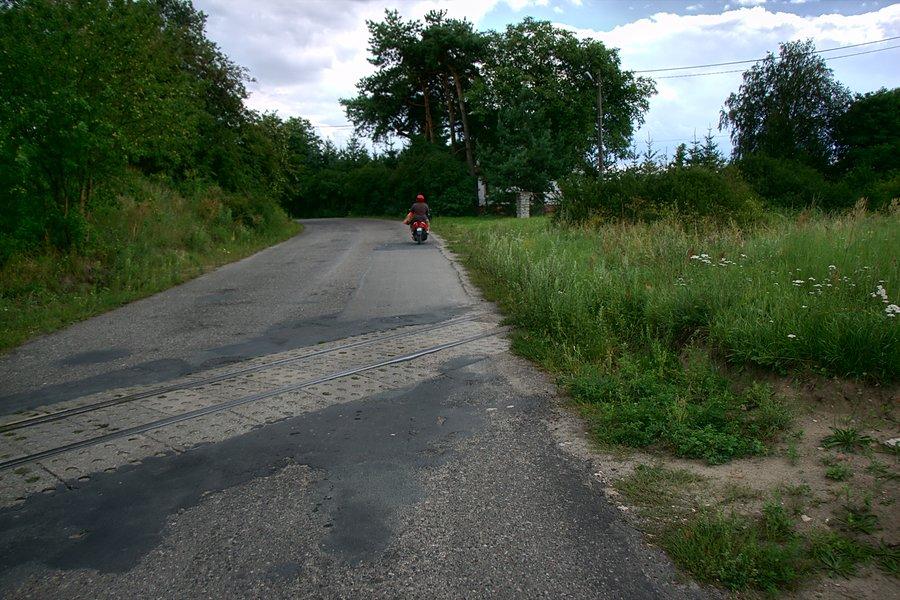 Tory dawnej kolejki wąskotorowej w Małkocinie