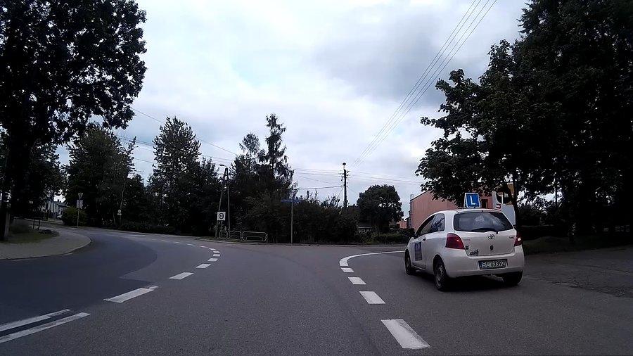 Stoją na poboczu... mam ochotę zjechać i op...ć instruktora
