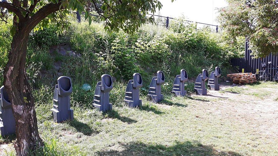 Pisuary publiczne nad Wisłą