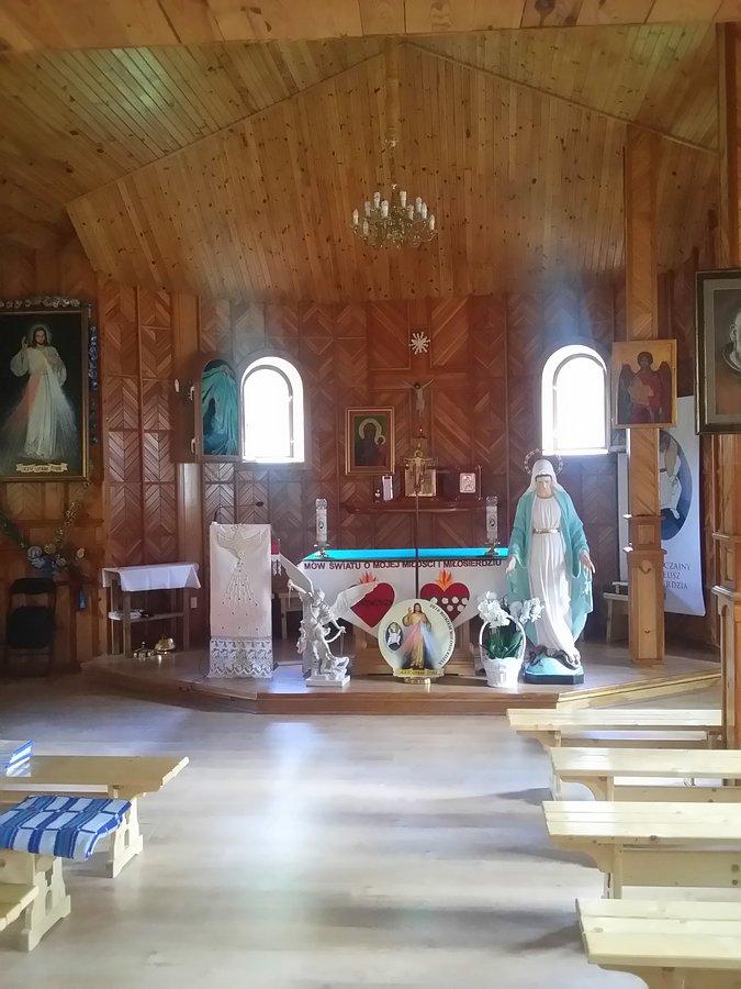 Wnętrze kościoła pw. Zesłania Ducha Świętego w Czatachowej