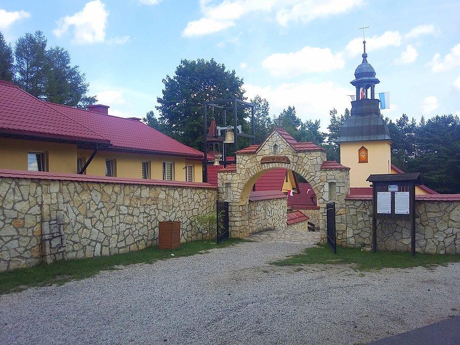 Widok na całą pustelnię w Czatachowej