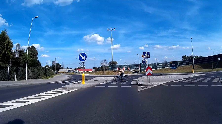 Na rondzie przy DTŚce