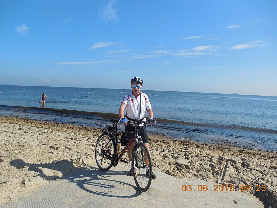 Dalej dojechać się nie da - już tylko Bałtyk (na plaży w Jelitkowie)