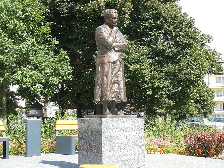 Opodal pomnik Anny Walentynowicz