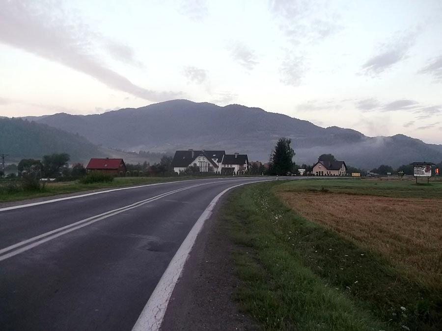 DW969, góry z przodu to chyba Pasmo Lubania
