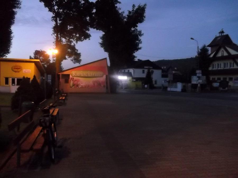 Kamienica, przejaśnia się
