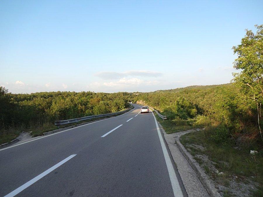 Droga w kierunku miasta Niksic
