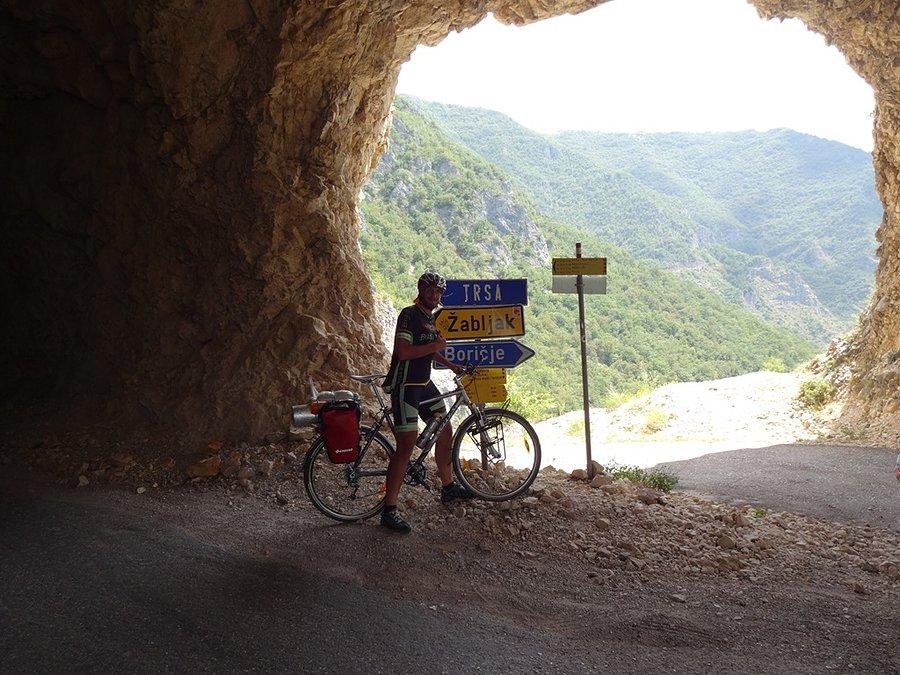 Tunel przed podjazdem pod Durmitor