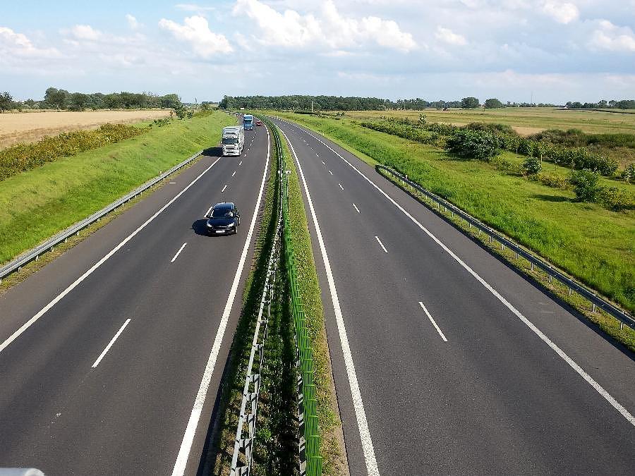 Widok z wiaduktu nad S10