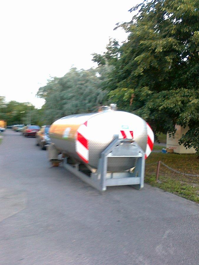Awaria wodociągu. Beczkowóz z wodą na Jelonkach przy Czumy