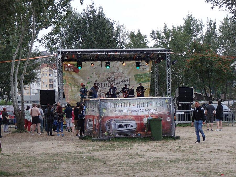 Koncert przy jeziorze Ada
