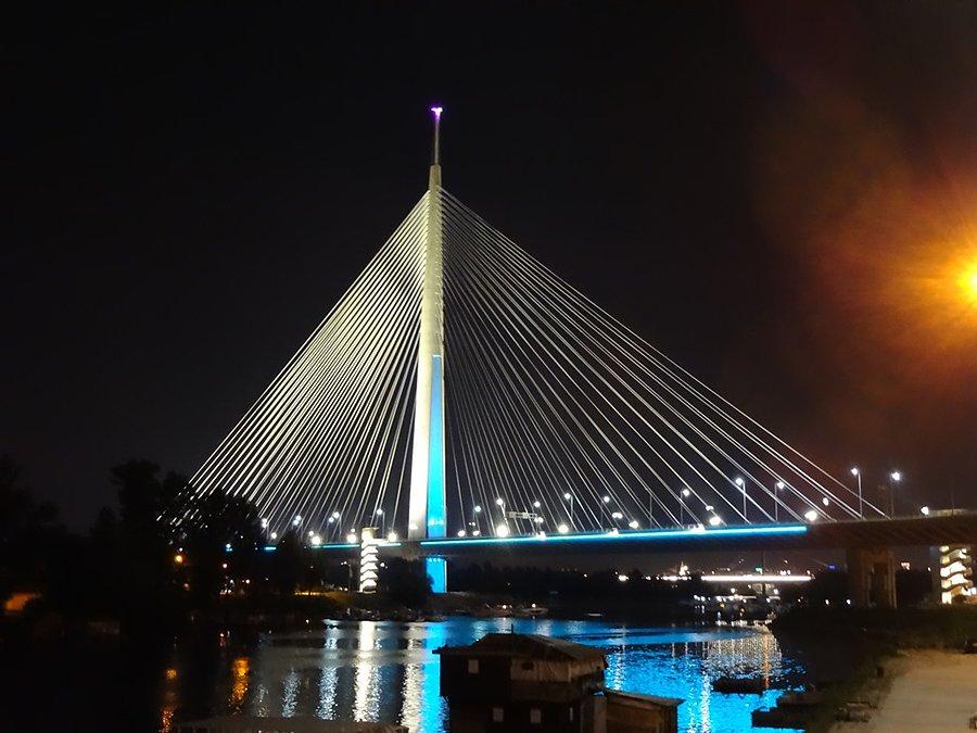 Most Ada nocą