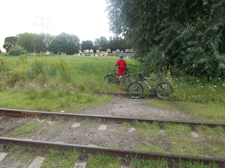 Krzywy prawie jak zawiadowca stacji